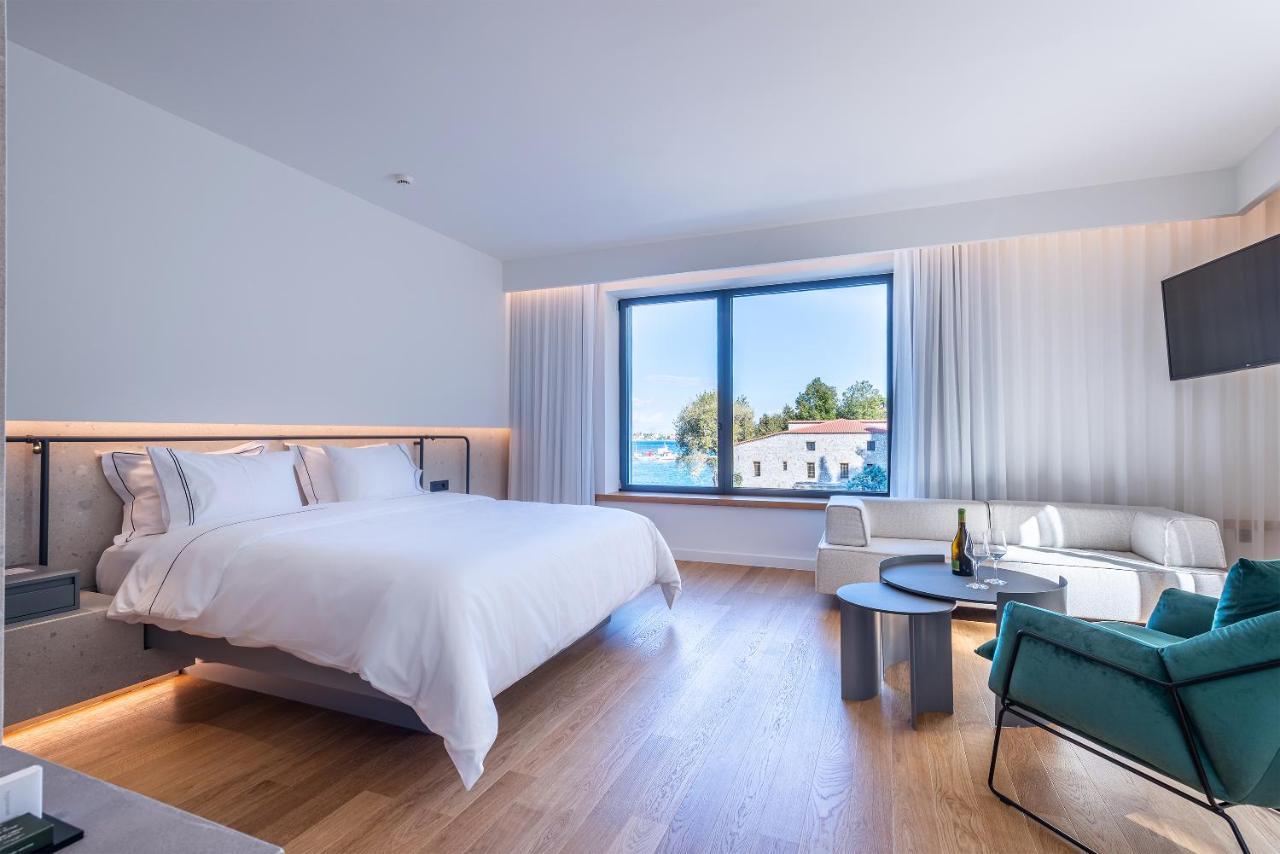 Amario Suites Hotel 아이기오 외부 사진