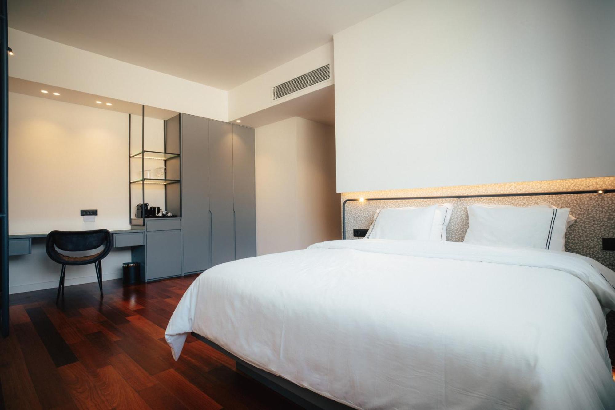 Amario Suites Hotel 아이기오 외부 사진