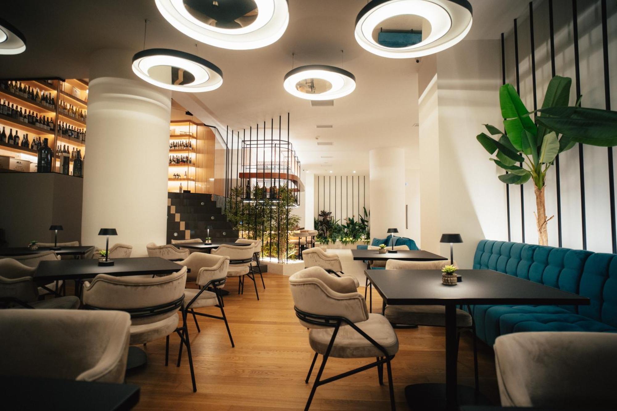 Amario Suites Hotel 아이기오 외부 사진