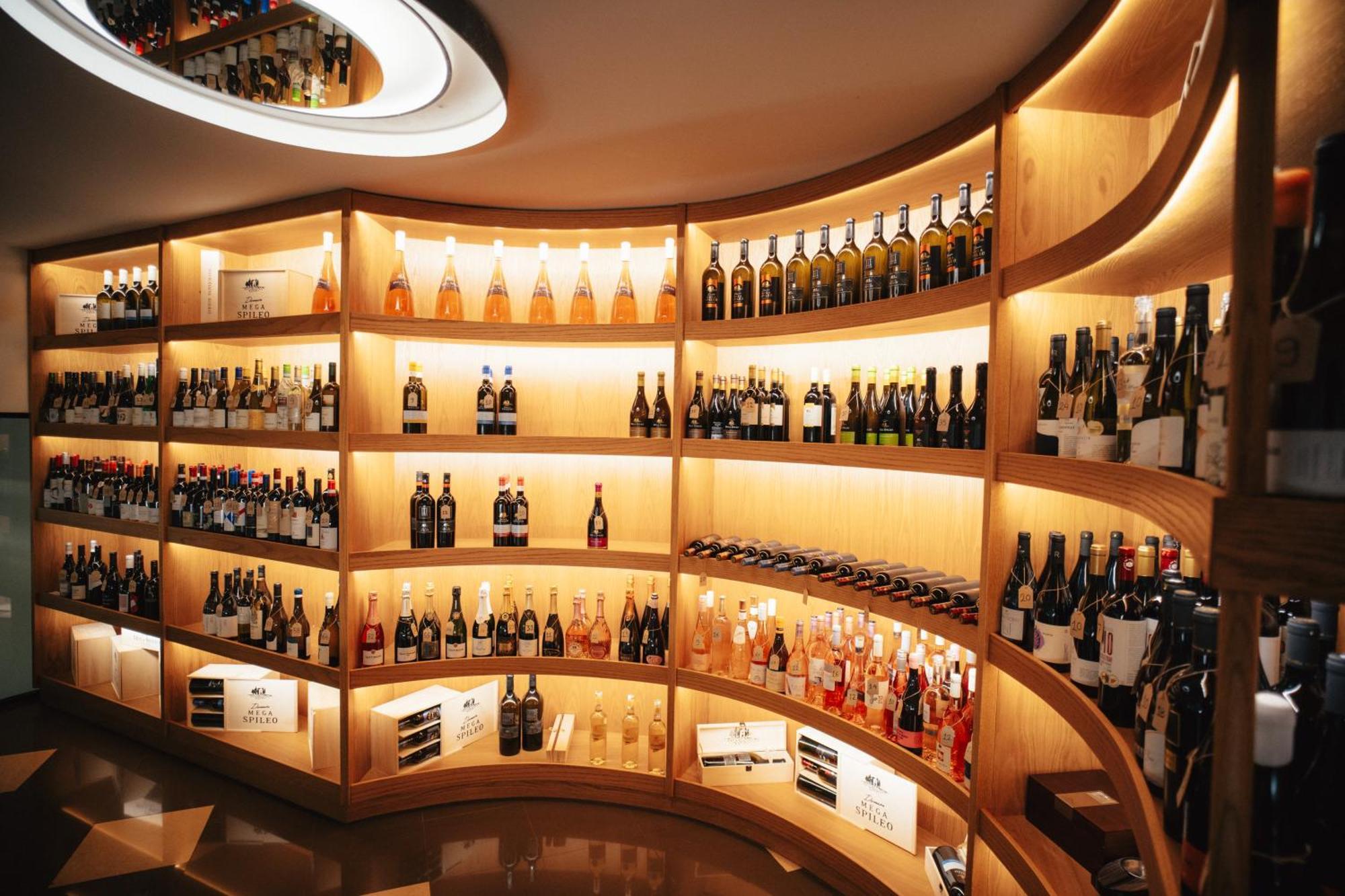 Amario Suites Hotel 아이기오 외부 사진