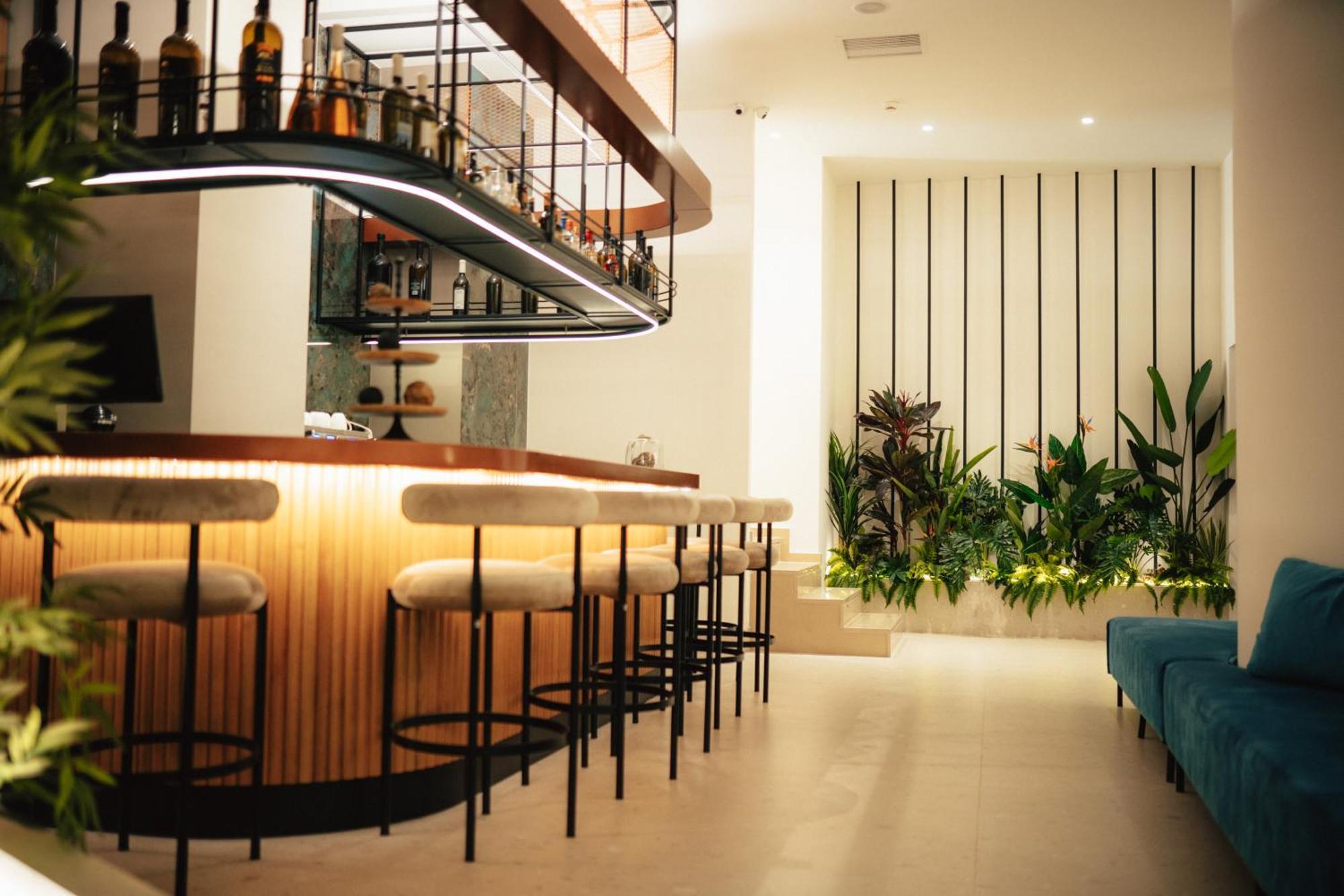 Amario Suites Hotel 아이기오 외부 사진