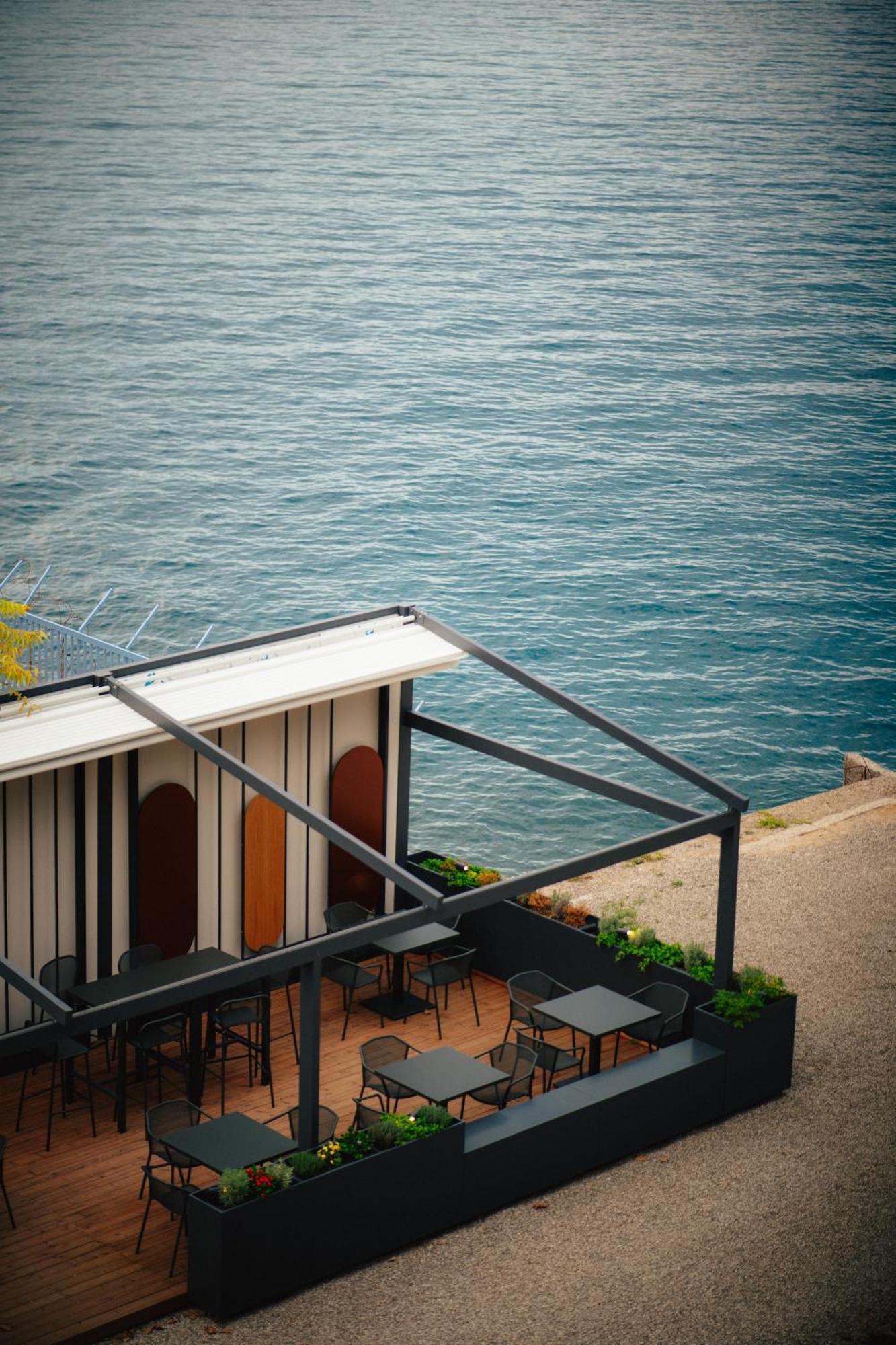 Amario Suites Hotel 아이기오 외부 사진