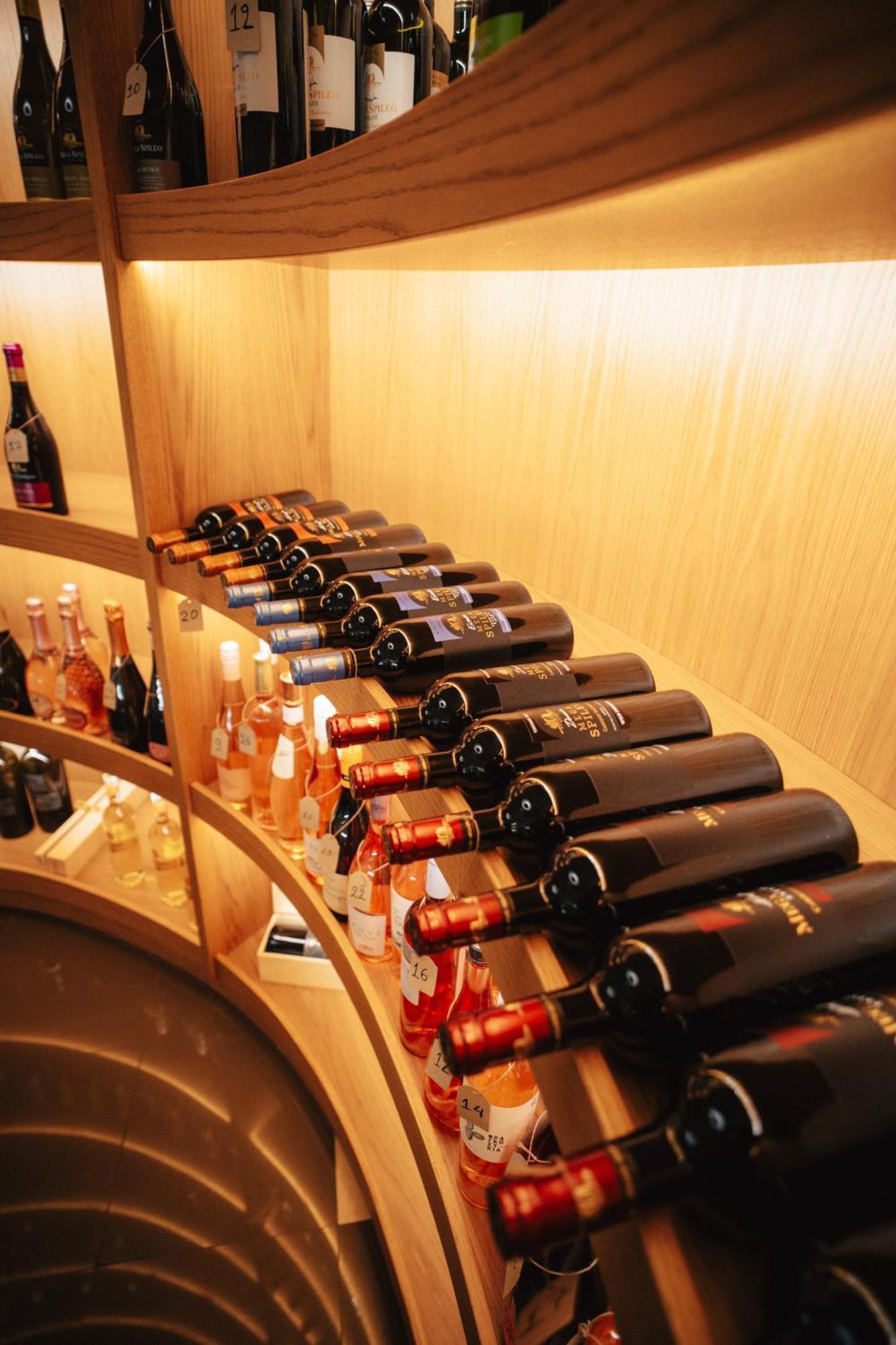 Amario Suites Hotel 아이기오 외부 사진