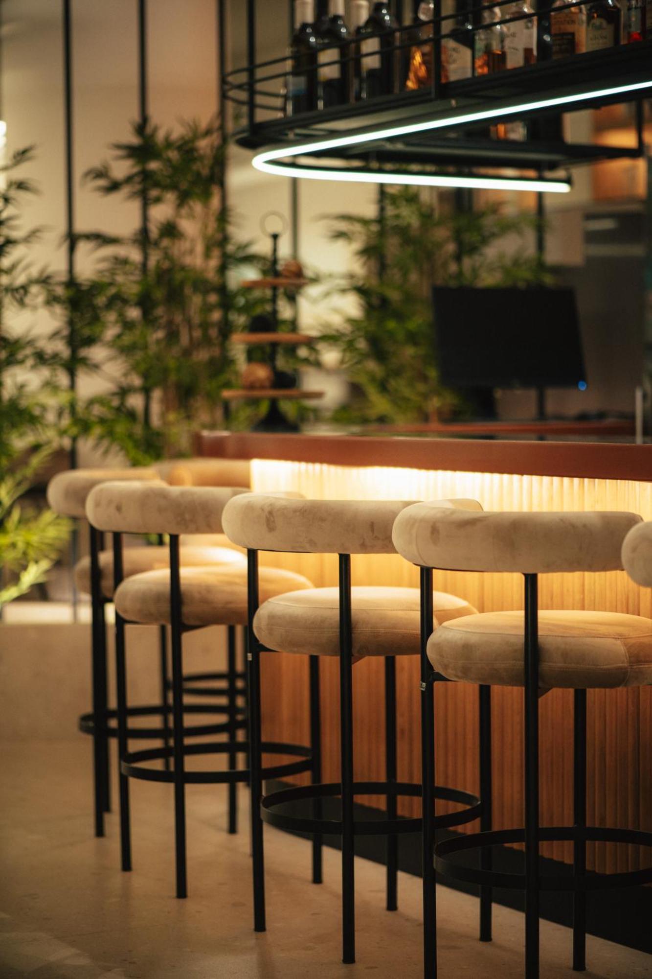 Amario Suites Hotel 아이기오 외부 사진