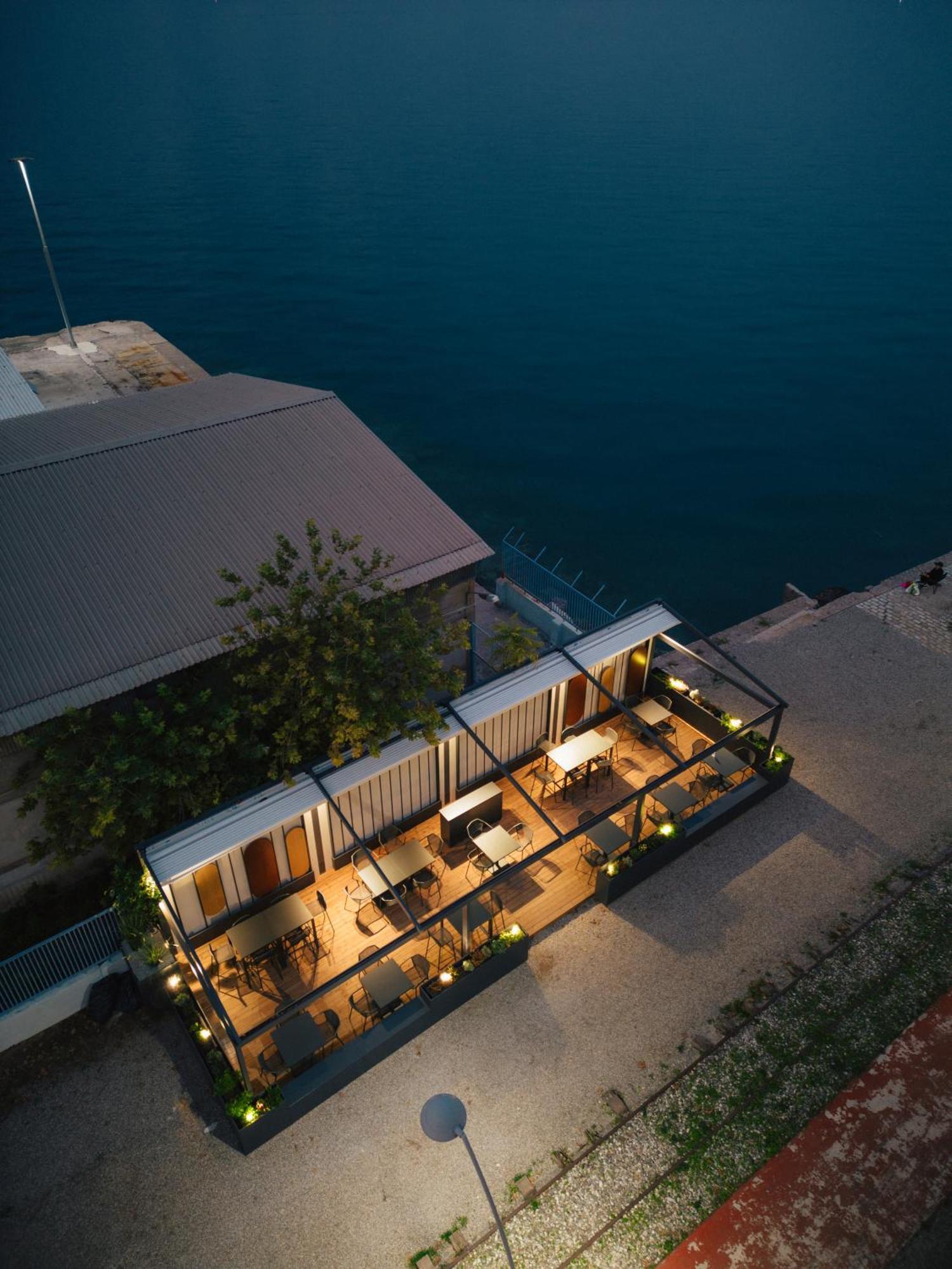 Amario Suites Hotel 아이기오 외부 사진