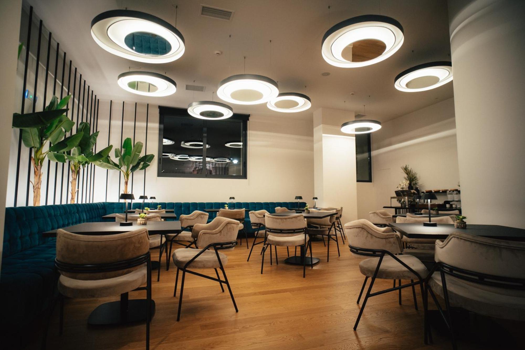 Amario Suites Hotel 아이기오 외부 사진